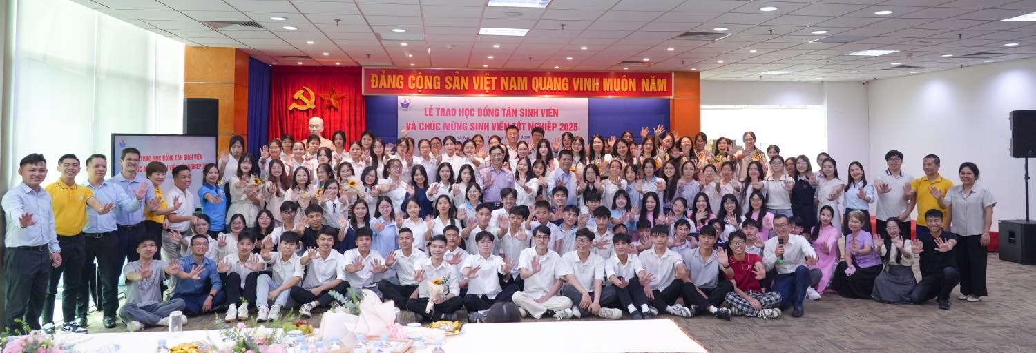 Lễ trao học bổng cho tân sinh viên và chúc mừng sinh viên tốt nghiệp năm 2025.